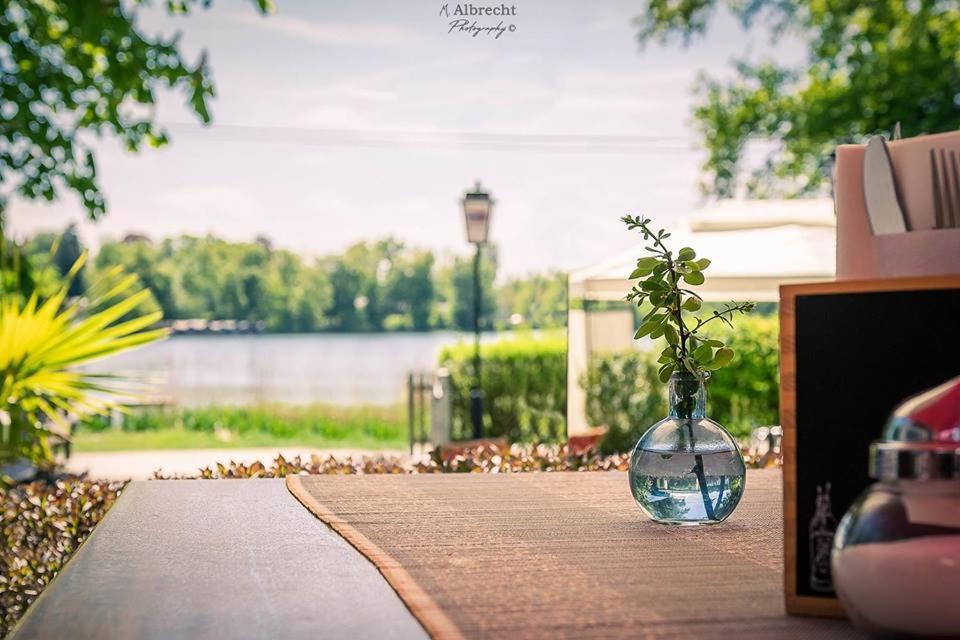 Sopherl Am See - Fruehstueck Auf Der Seeterrasse, Sehr Ruhig Und Wunderschoen Am See, 3 Minuten Nach Oberpfaffenhofen, Viele Radtouren, Restaurants & Cafes In Der Umgebung Weßling エクステリア 写真
