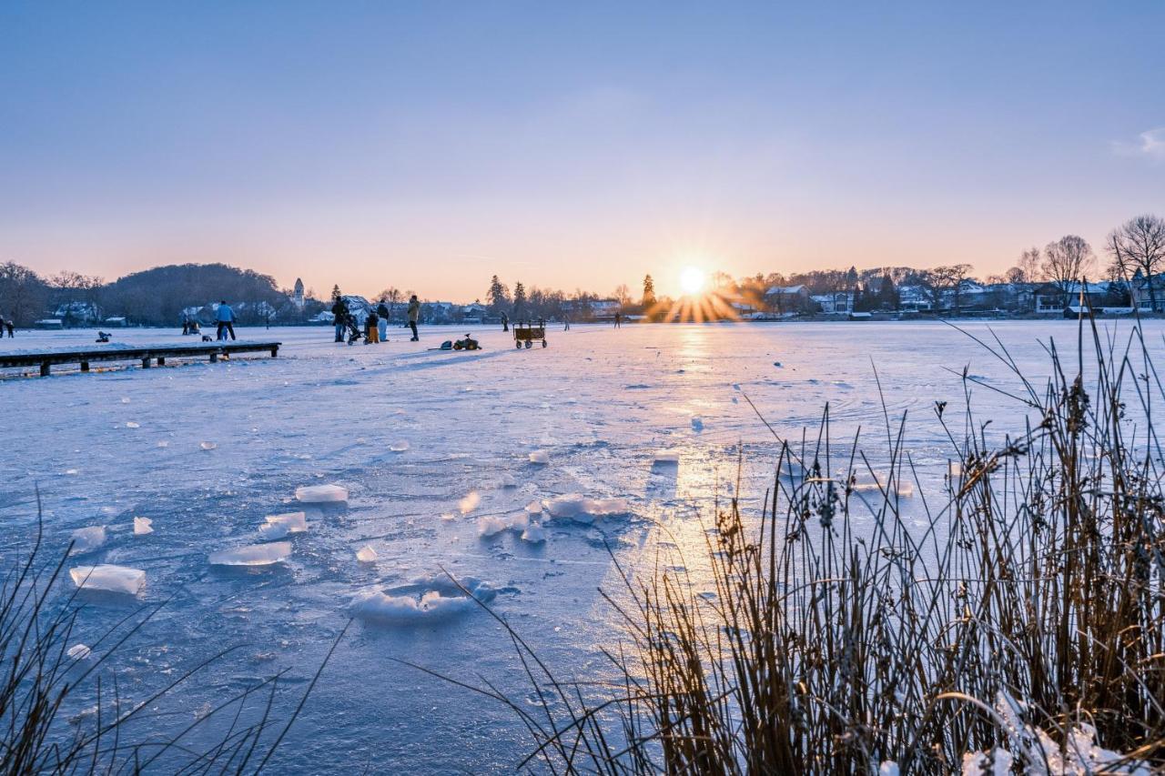Sopherl Am See - Fruehstueck Auf Der Seeterrasse, Sehr Ruhig Und Wunderschoen Am See, 3 Minuten Nach Oberpfaffenhofen, Viele Radtouren, Restaurants & Cafes In Der Umgebung Weßling エクステリア 写真