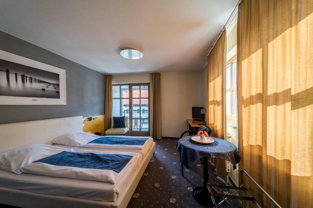 Sopherl Am See - Fruehstueck Auf Der Seeterrasse, Sehr Ruhig Und Wunderschoen Am See, 3 Minuten Nach Oberpfaffenhofen, Viele Radtouren, Restaurants & Cafes In Der Umgebung Weßling エクステリア 写真